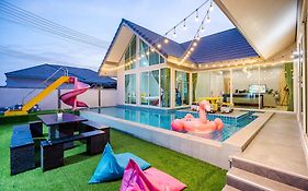 M4 Billion Pool Villa Cha-Am